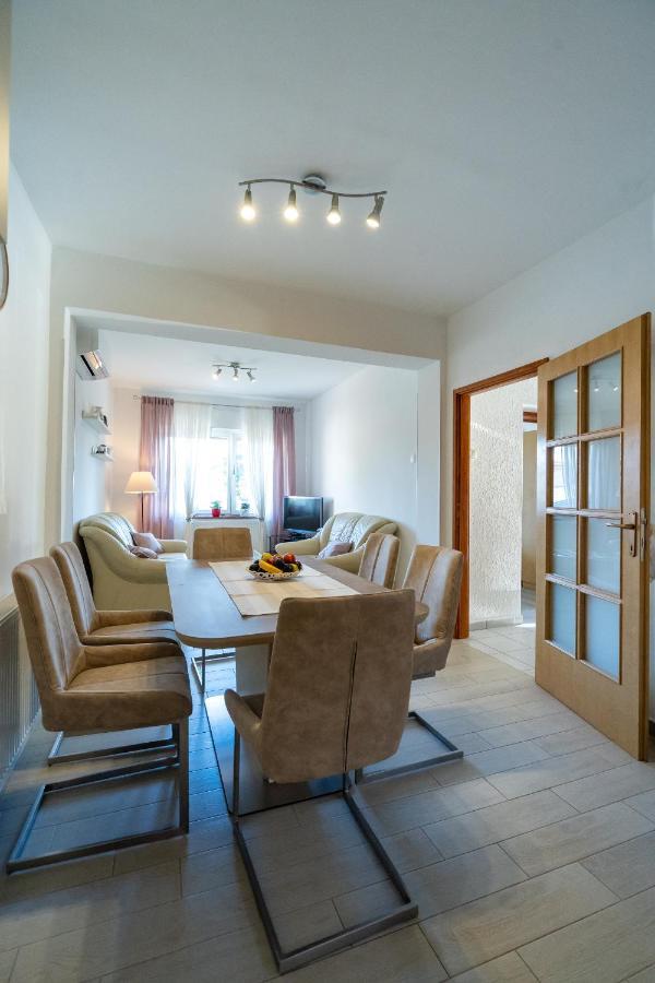 Apartman Ana 노비비노돌스키 외부 사진